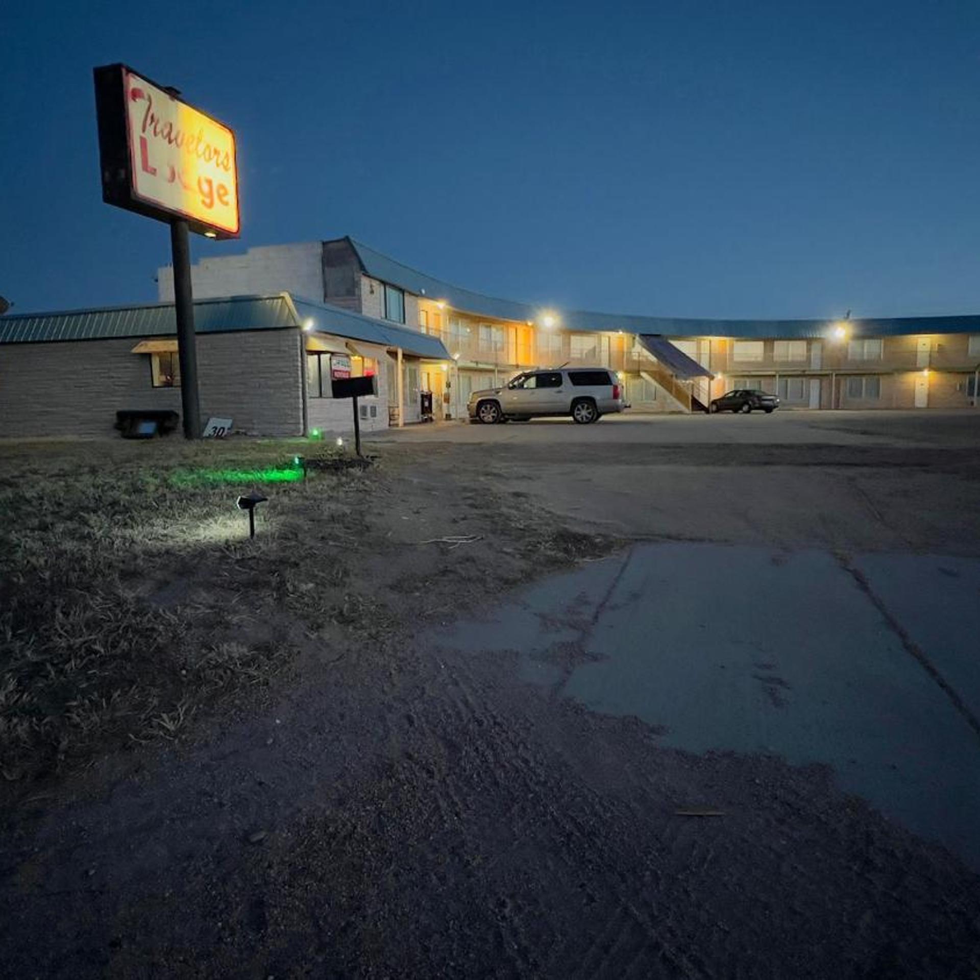 TRAVELERS LODGE EADS COLORADO 43/50