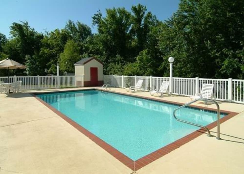 Quality Inn & Suites I-40 East 44/59