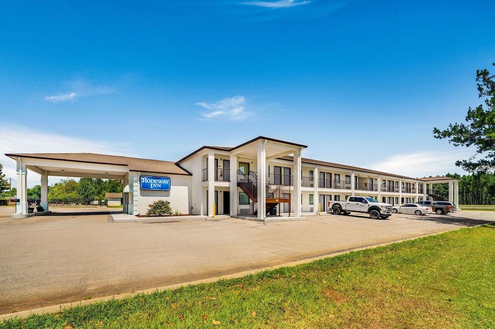 Rodeway Inn Sandersville, GA 2/39