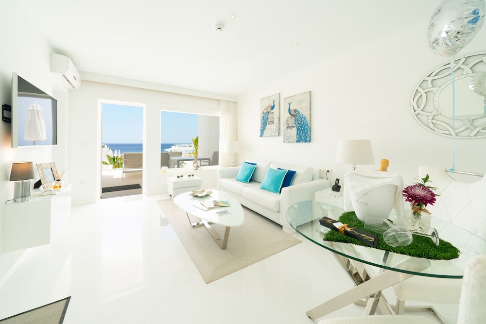 Lanis Suites De Luxe - Adults Only 79/108