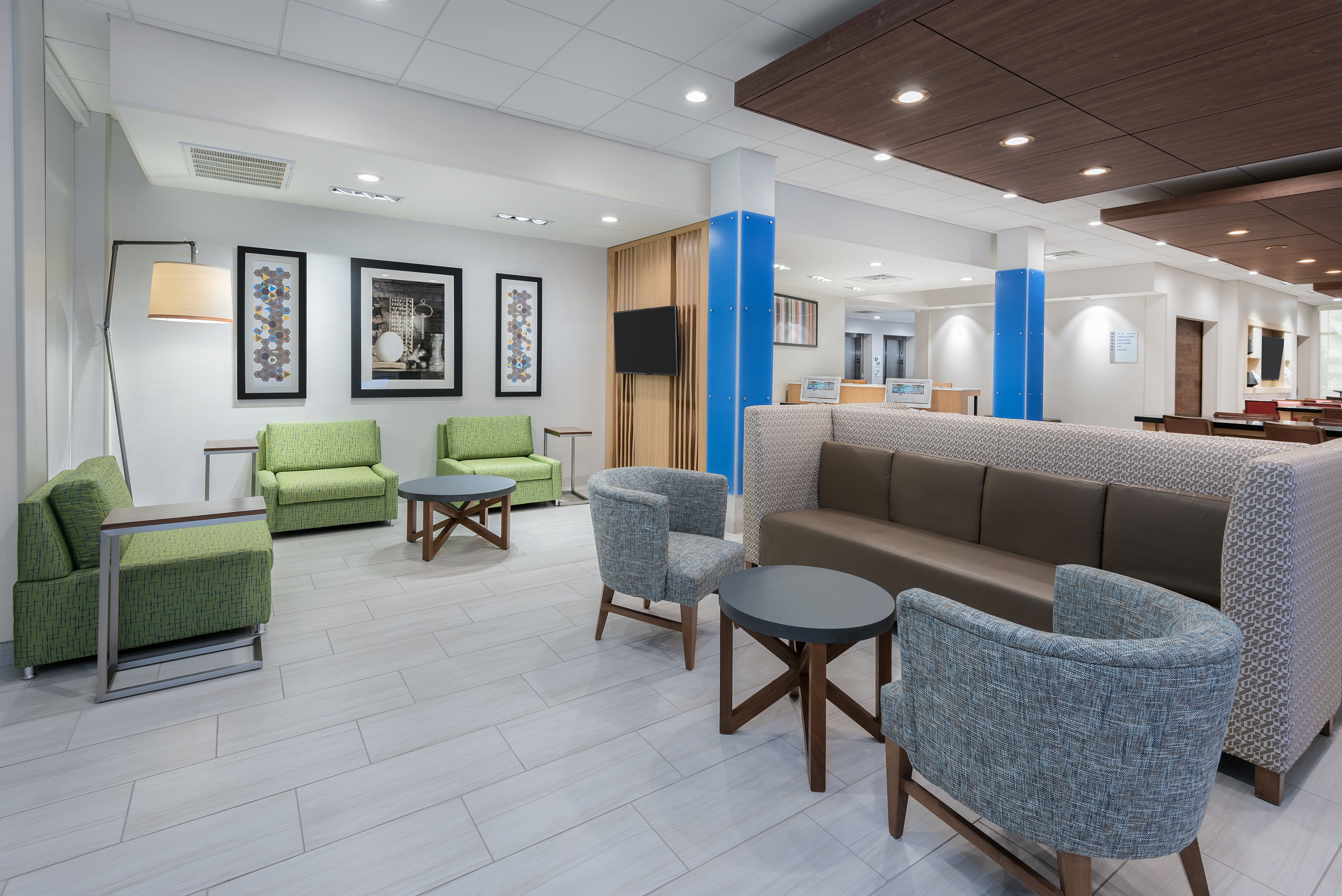 Holiday Inn Express & Suites Bryan 35/69