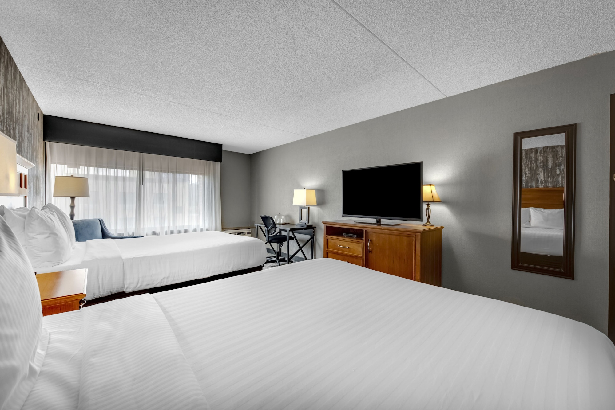 DELUXE, 2 QUEEN BEDS
