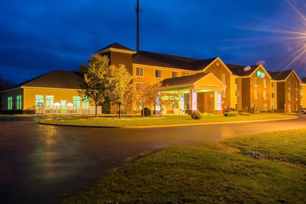 Holiday Inn Express Hotel Suites Acme Traverse City 1/50
