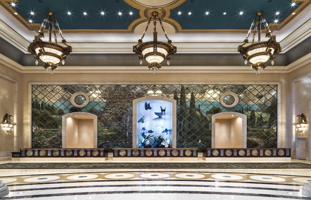 The Palazzo Prestige Club Lounge 7/68