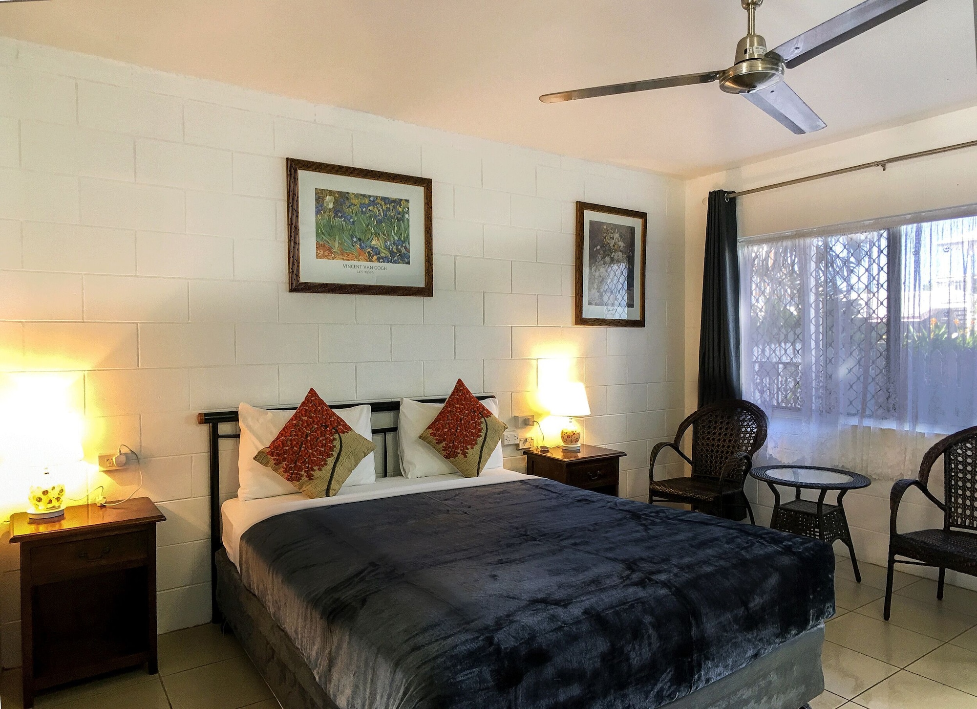 DELUXE, QUEEN BED