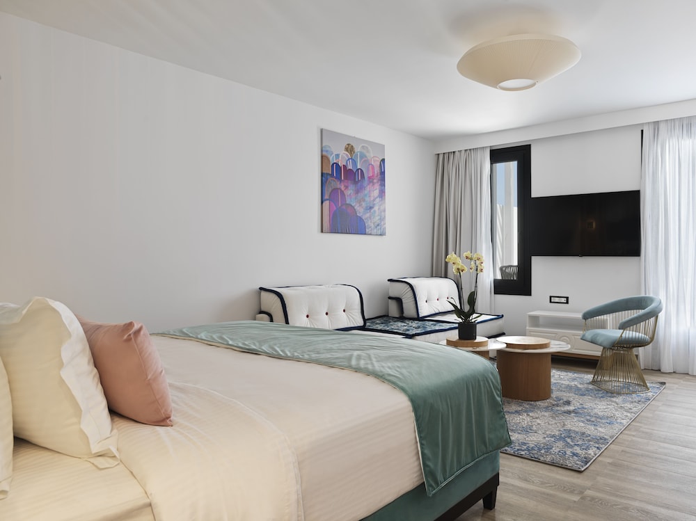 Cresanto Luxury Suites 18/60