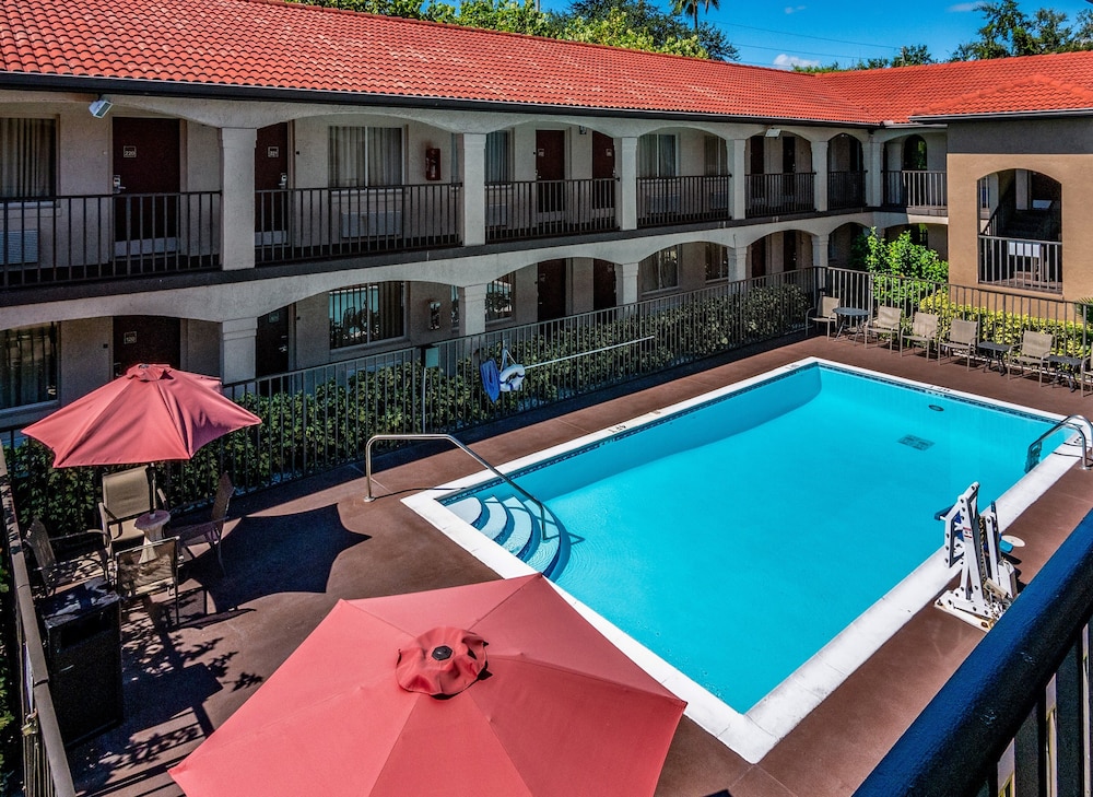 Red Roof Inn Orlando South-Florida Mall 7/34