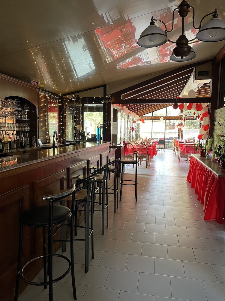 Hotel Les Cigalons 11/25