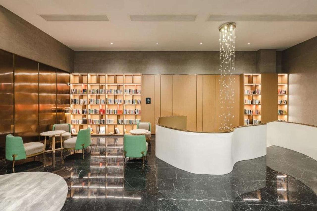 Shanghai Lingang New Town Atour Hotel 14/24
