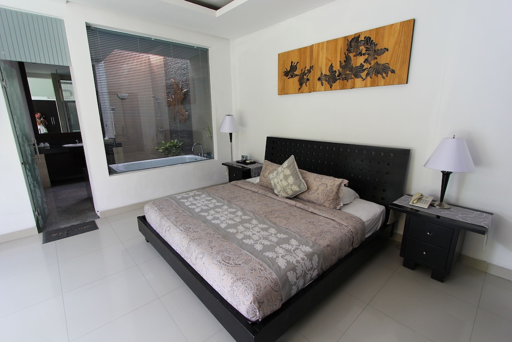 Heliconia Villa 32/77