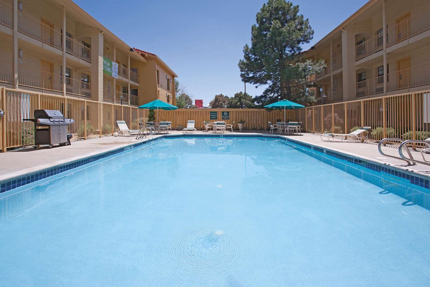 Travelodge by Wyndham Golden/Denver 5/13