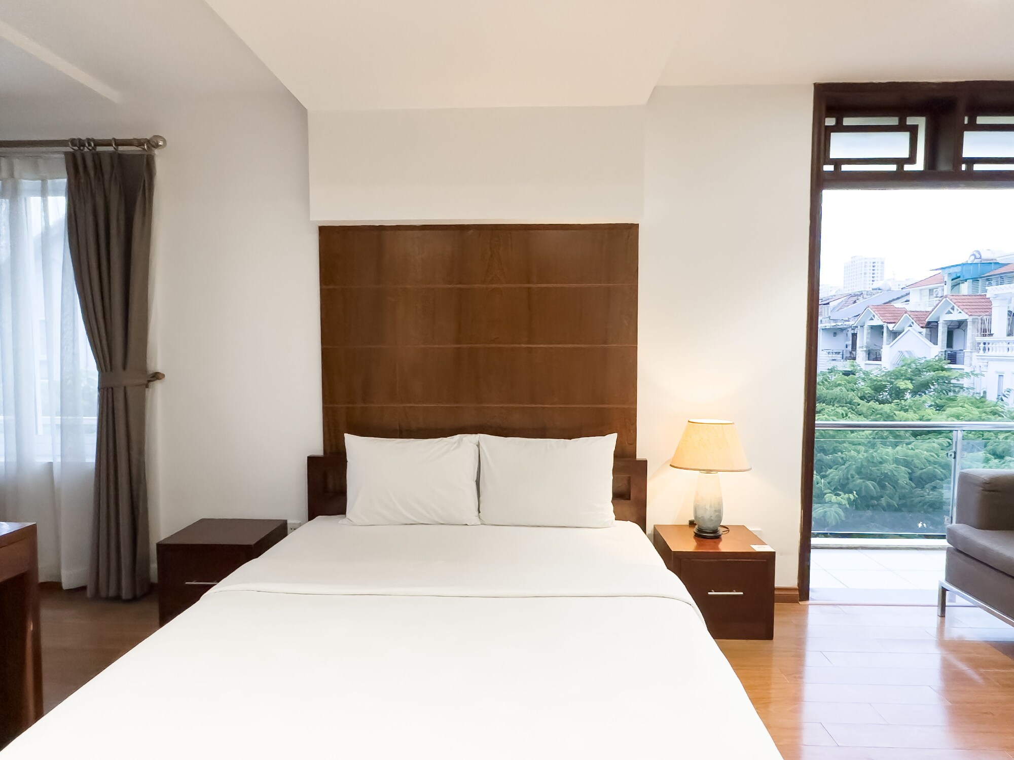 EXECUTIVE, SUITE