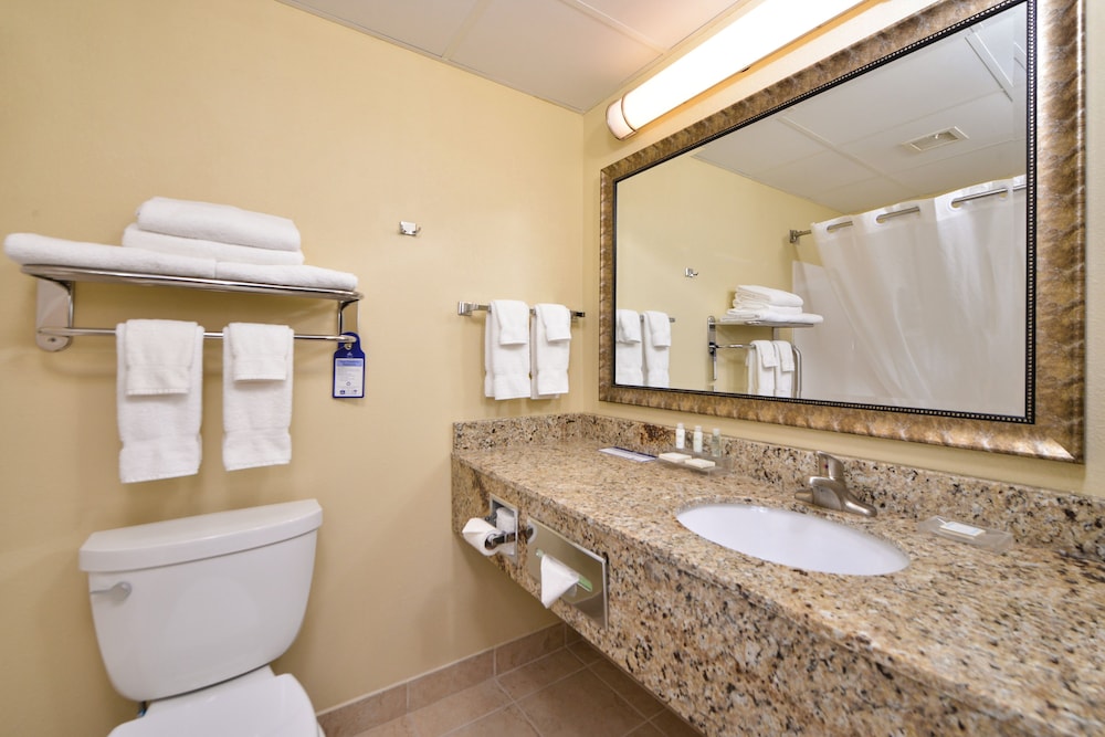 Sleep Inn & Suites near Spirit Mountain 11/49