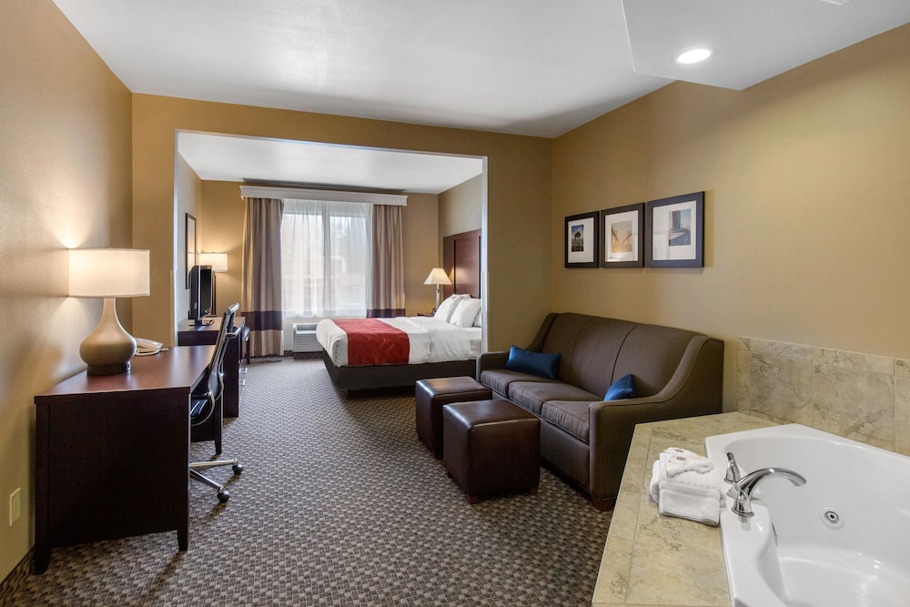 Comfort Suites Seaford 25/35
