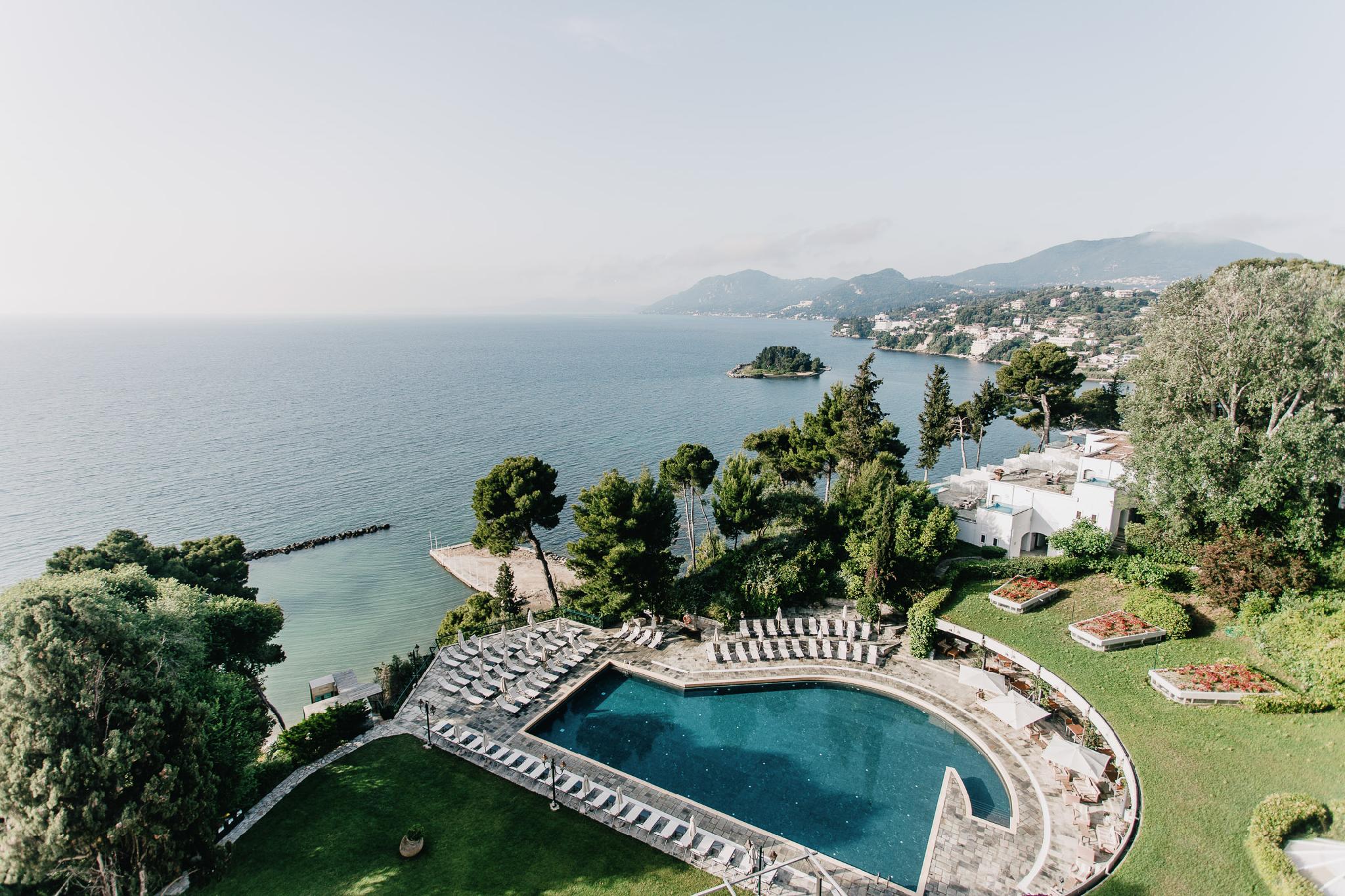 Suite - Ionian Blue - Shared Pool
