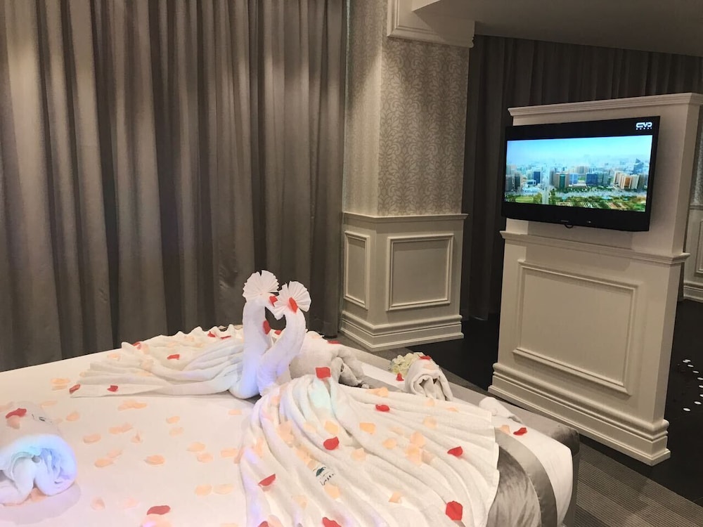 MAJESTIC, SUITE, JETTED TUB, BALCONY