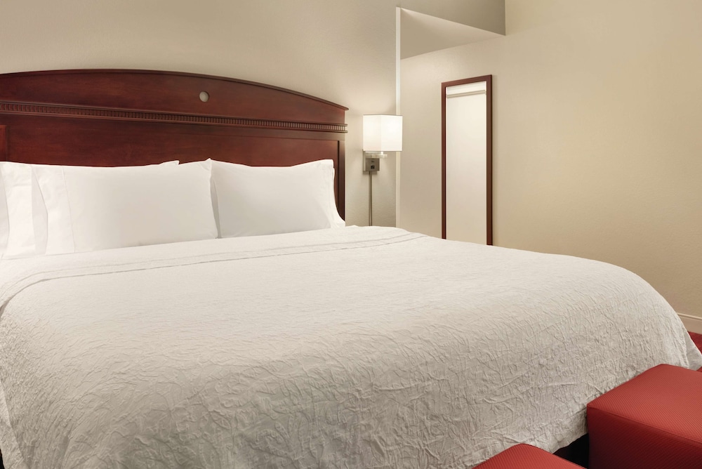 Hampton Inn Suites Madison West 15/48