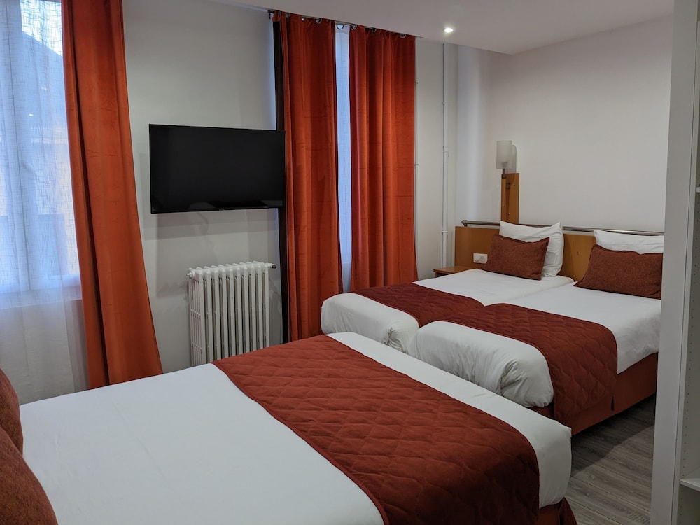 غرفة كلاسيكية رباعية بسرير مزدوج وسريرين منفصلين، Morand Hotel 3/6