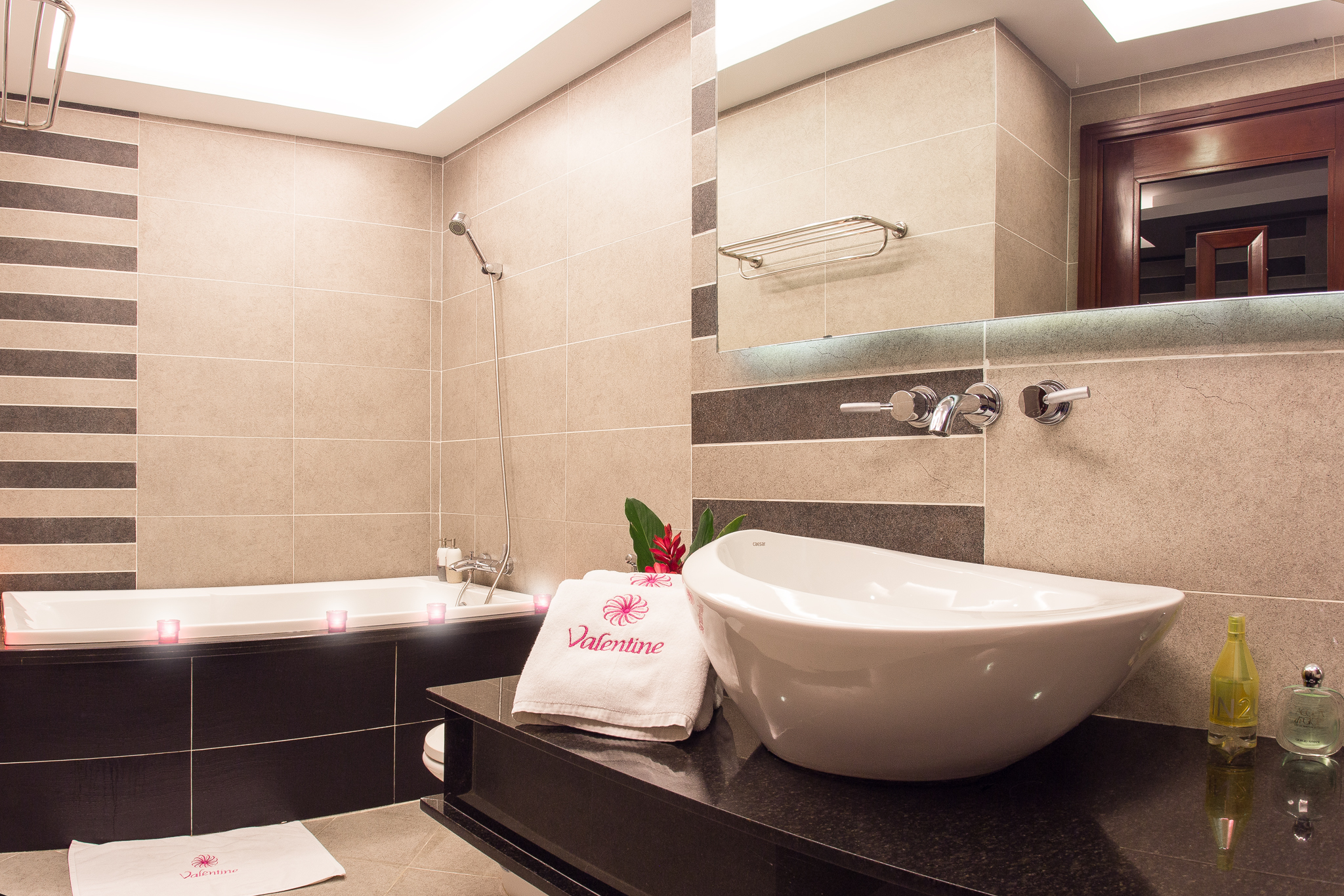 Valentine Hotel 28/36