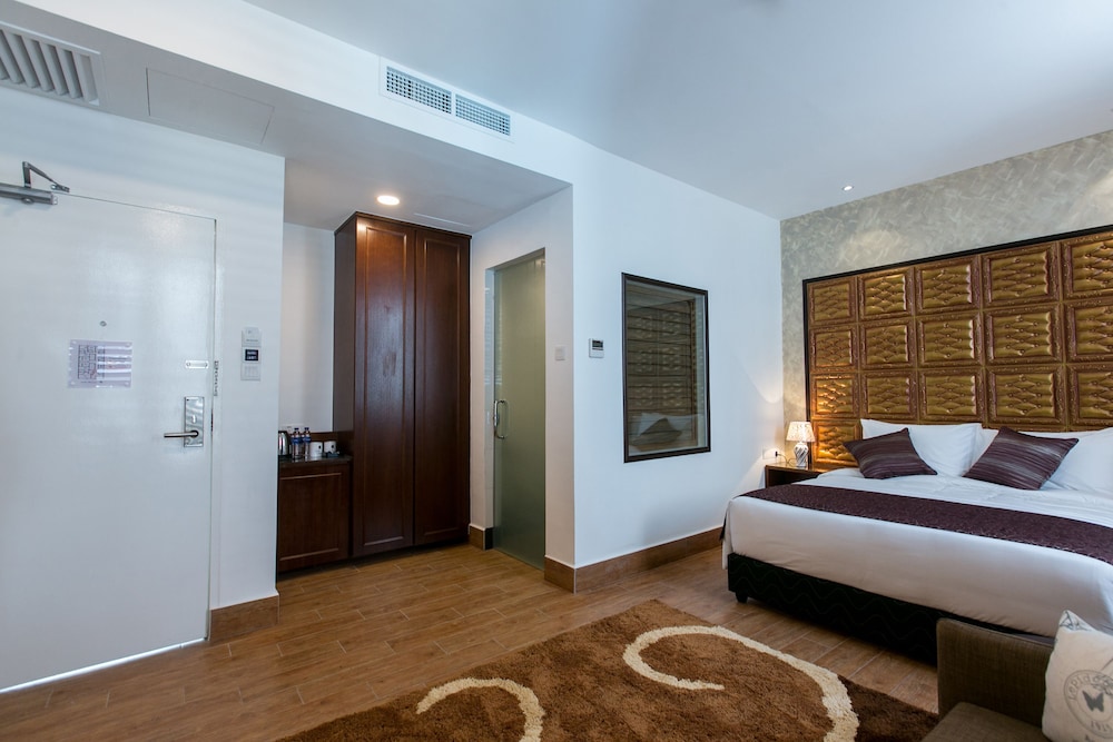 Belllo Hotel Jb Central 28/48