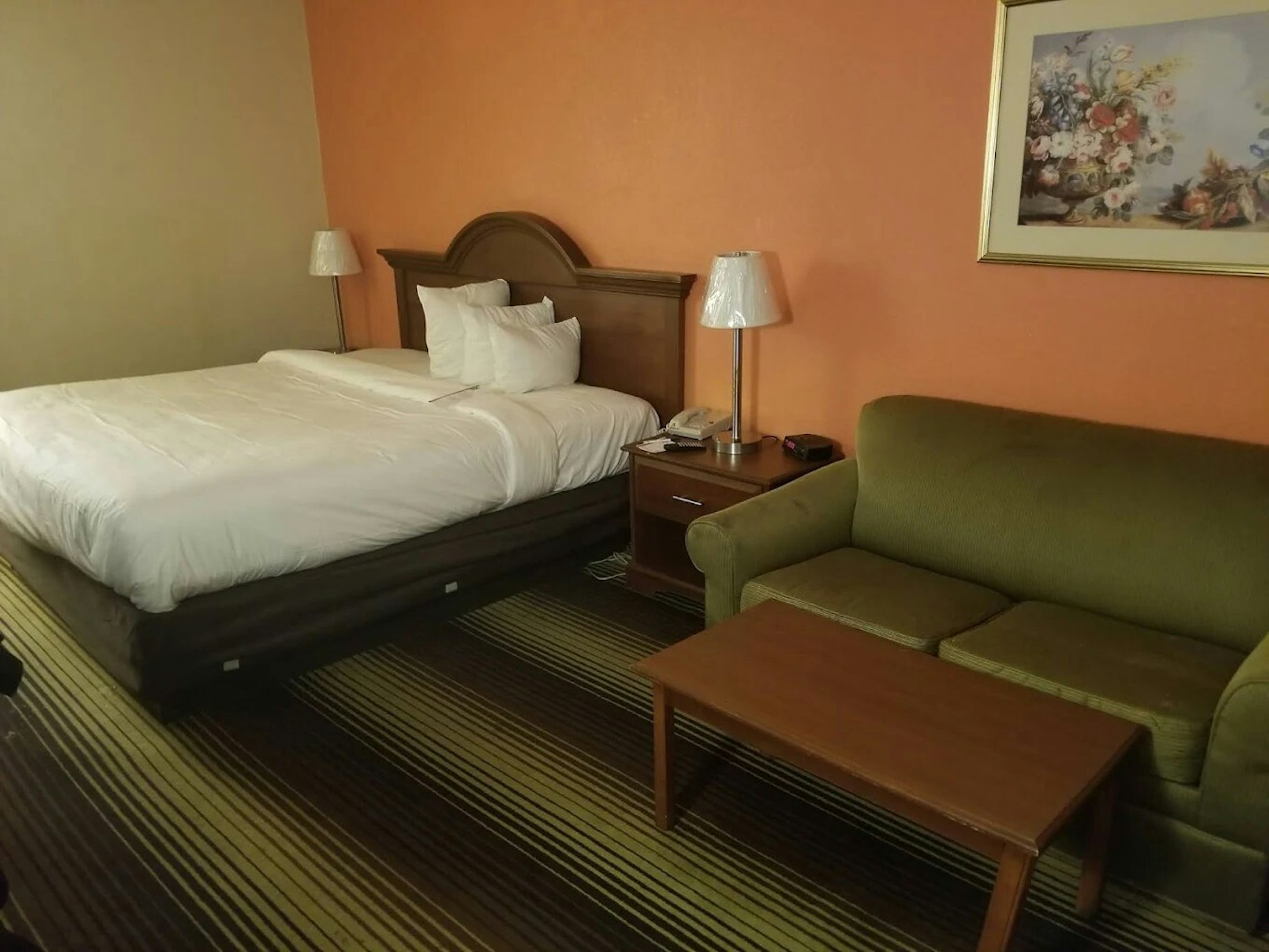 Full Bed Accessible Non-Smoking، Townhouse Winston Salem - University 2/2