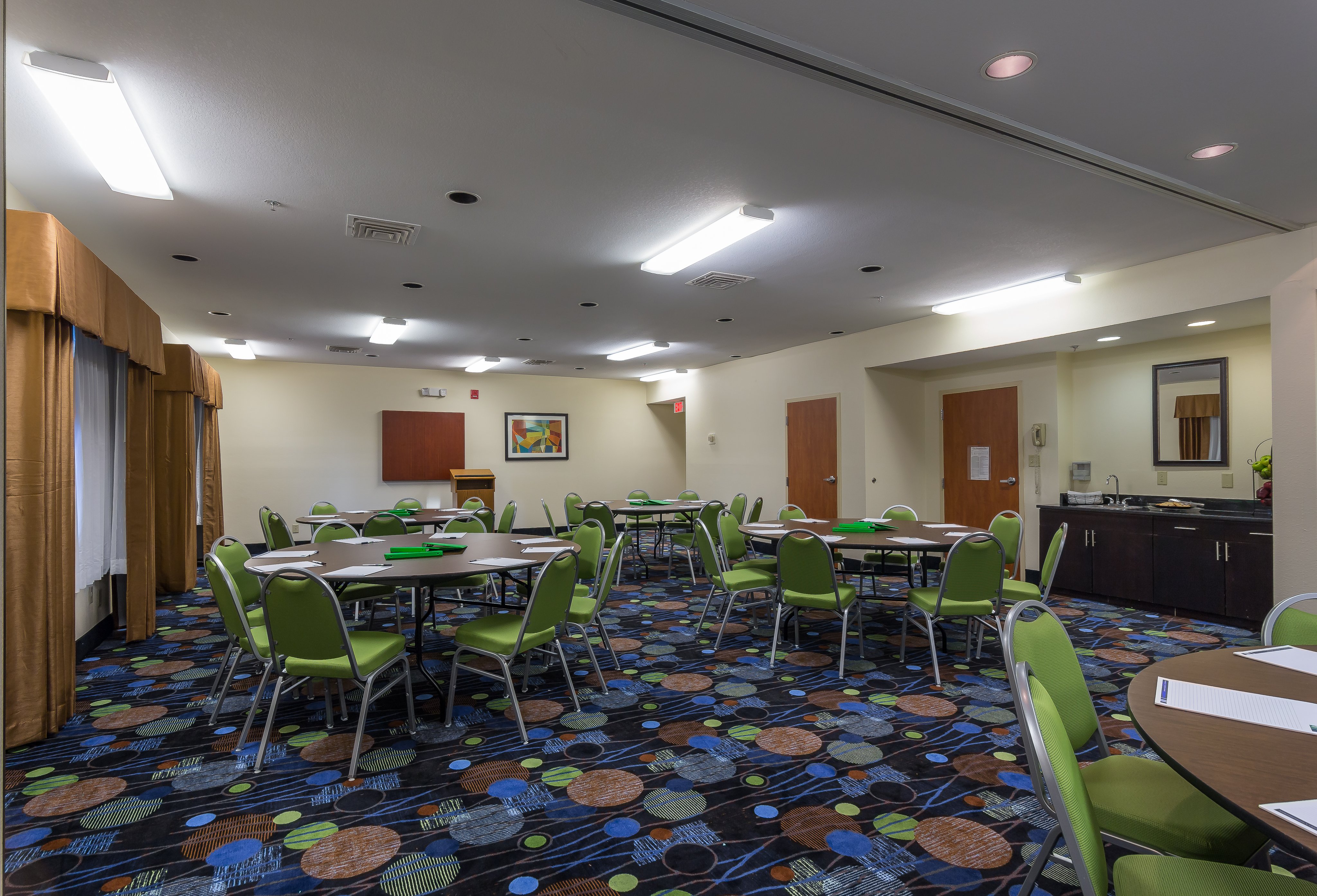 Holiday Inn Express Hotel Suites Edmond 59/63