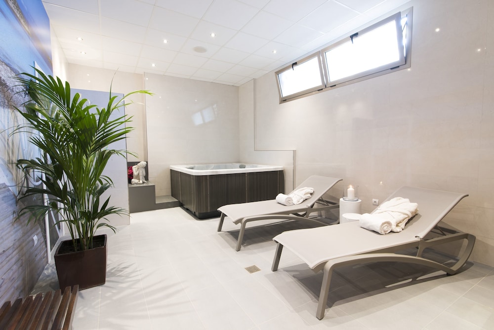 Azuline Hotel Pacific 38/42