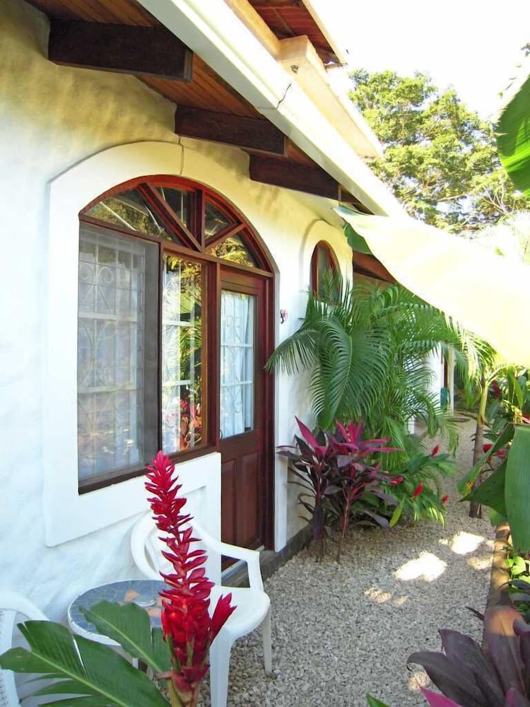 Hotel Flores 5/50