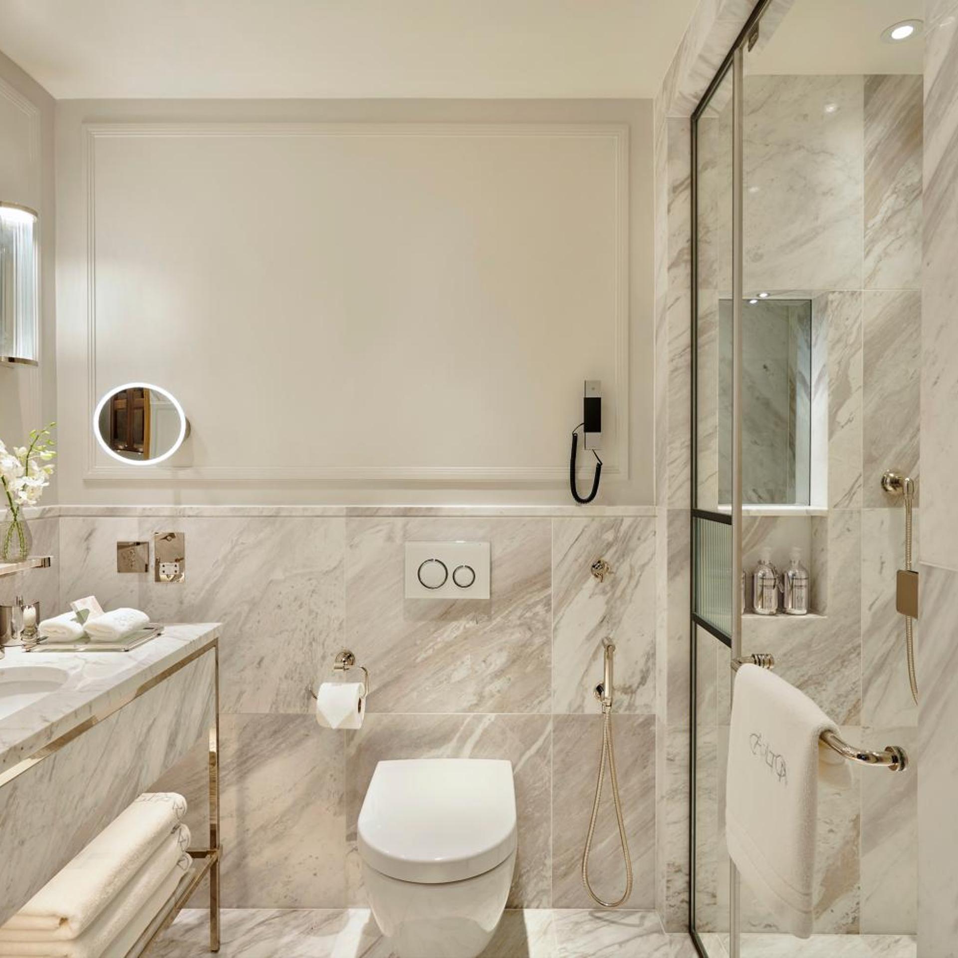Superior, Private Garden, Balcony، Jumeirah Carlton Tower London 4/6