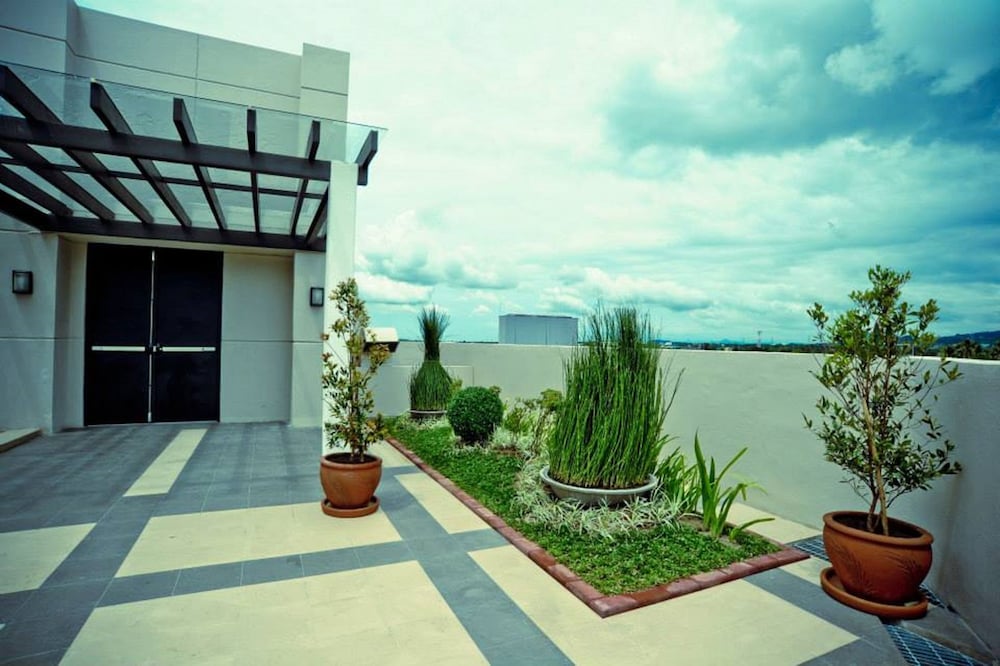 SAN TOMAS SUITES 28/29