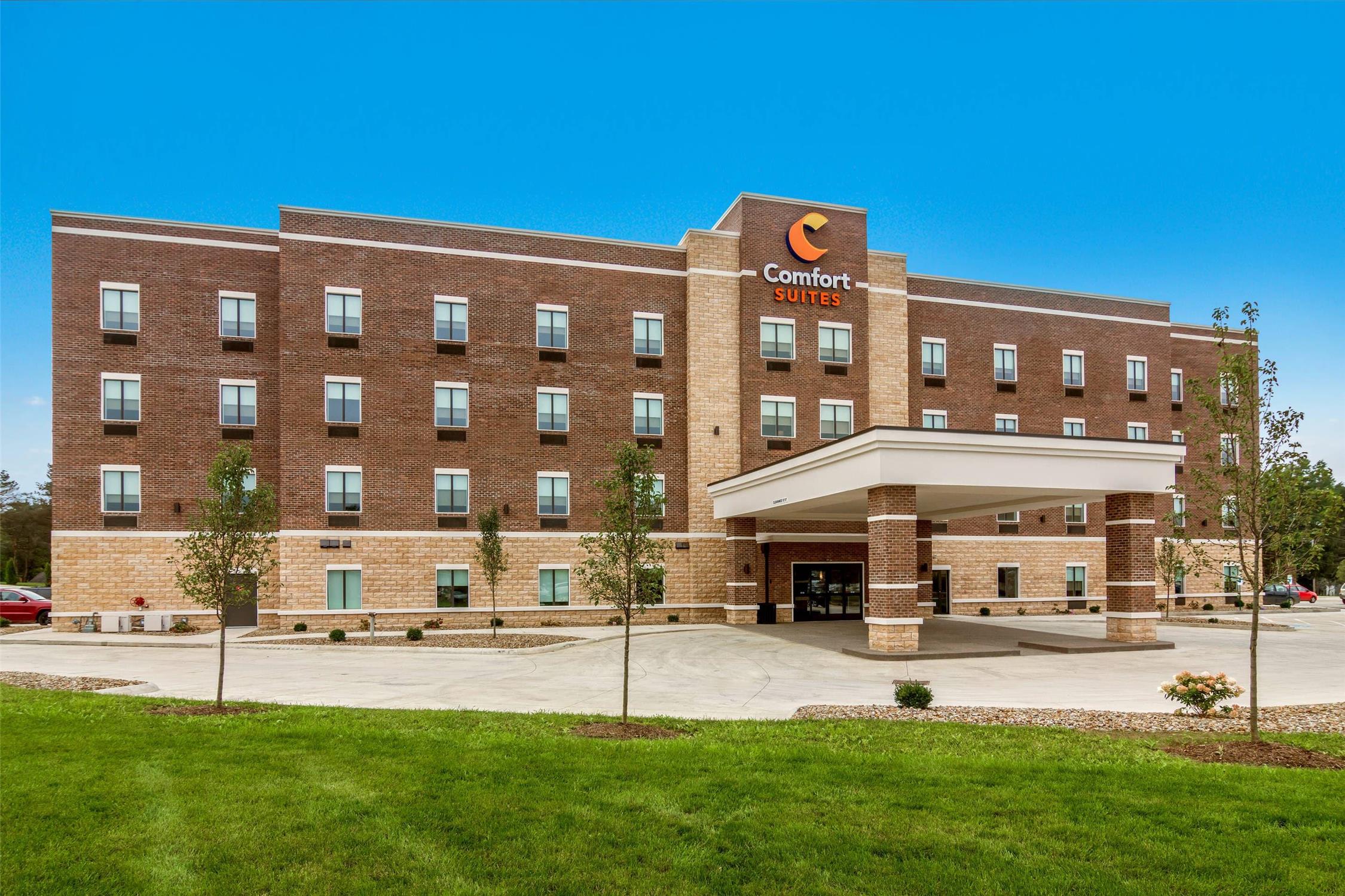 Comfort Suites Wooster near University Campus 2/54