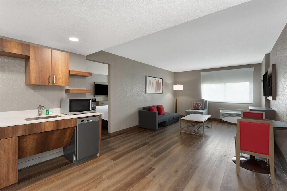 Hawthorn Extended Stay by Wyndham Ft Lauderdale Cypress Crk 27/46