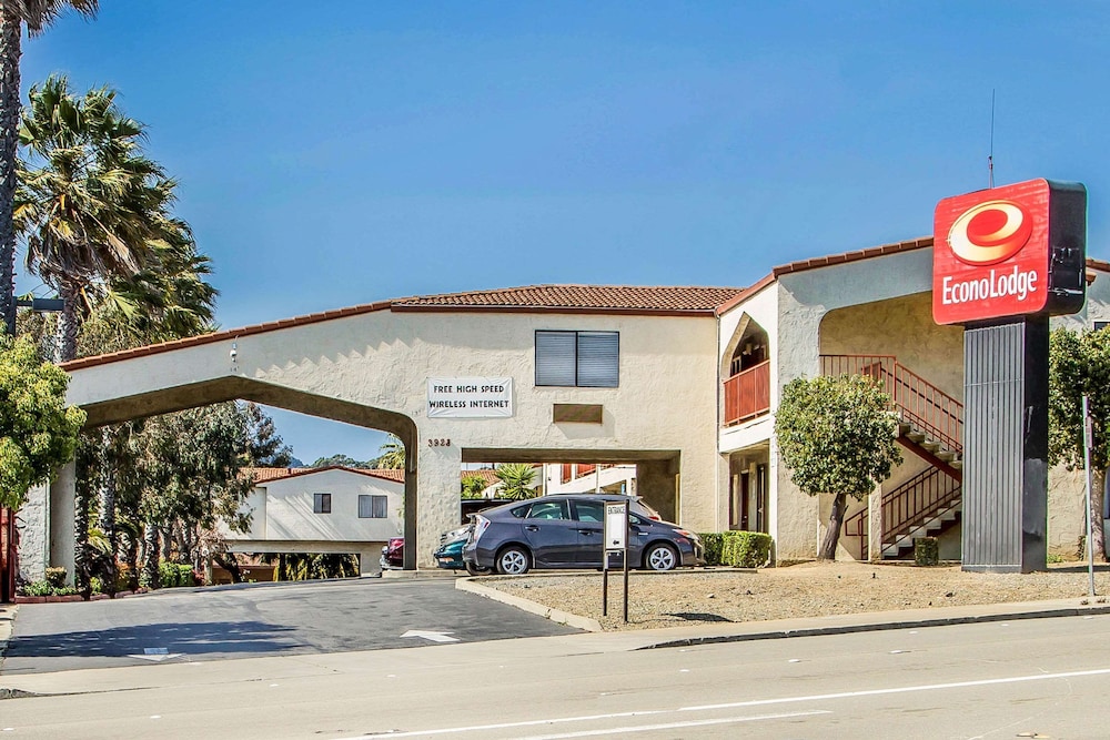 Econo Lodge Castro Valley 53/56