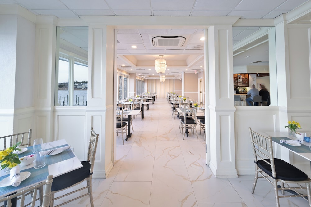 The Oyster Point Hotel 6/43