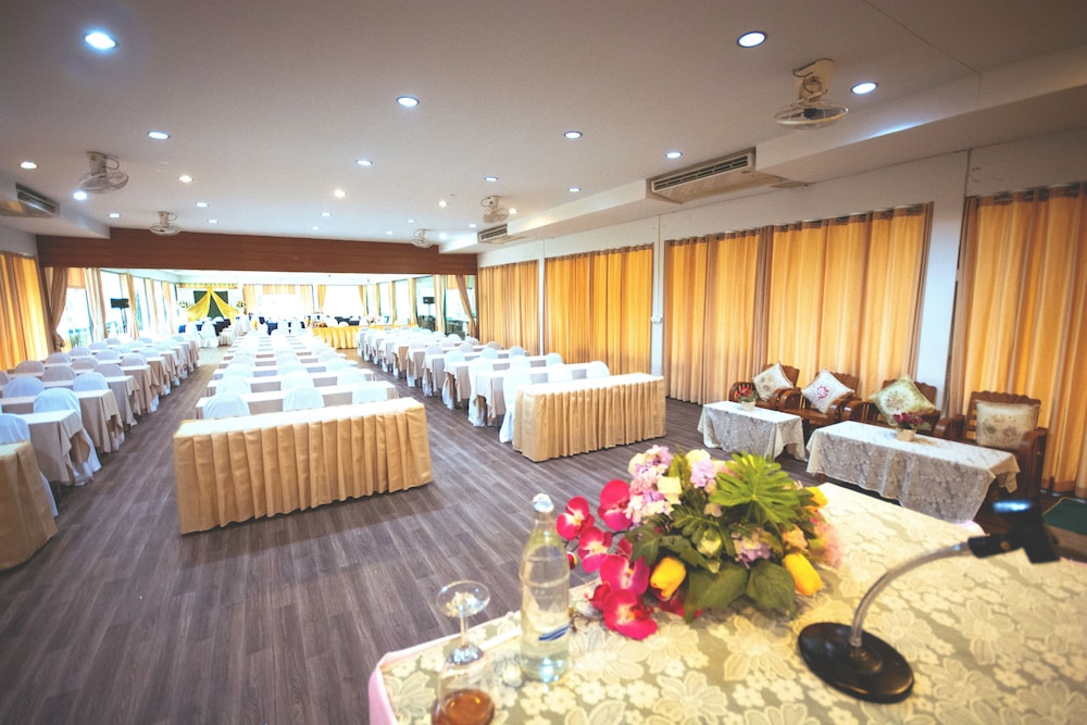 Tak Andaman Resort & Hotel 46/53