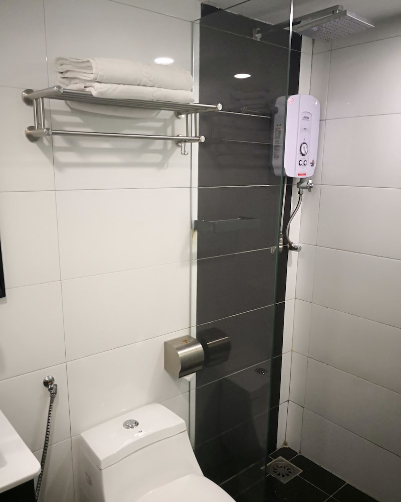 J SUITES HOTEL 14/47