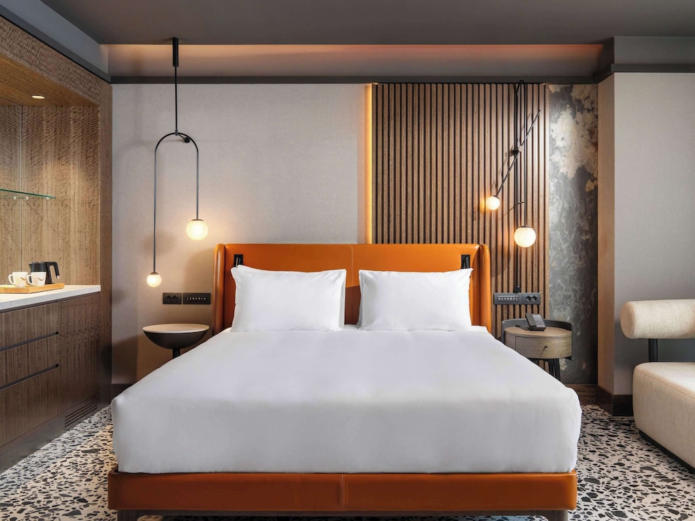 Superior, King Bed, Sea Side, on the Side 6/6