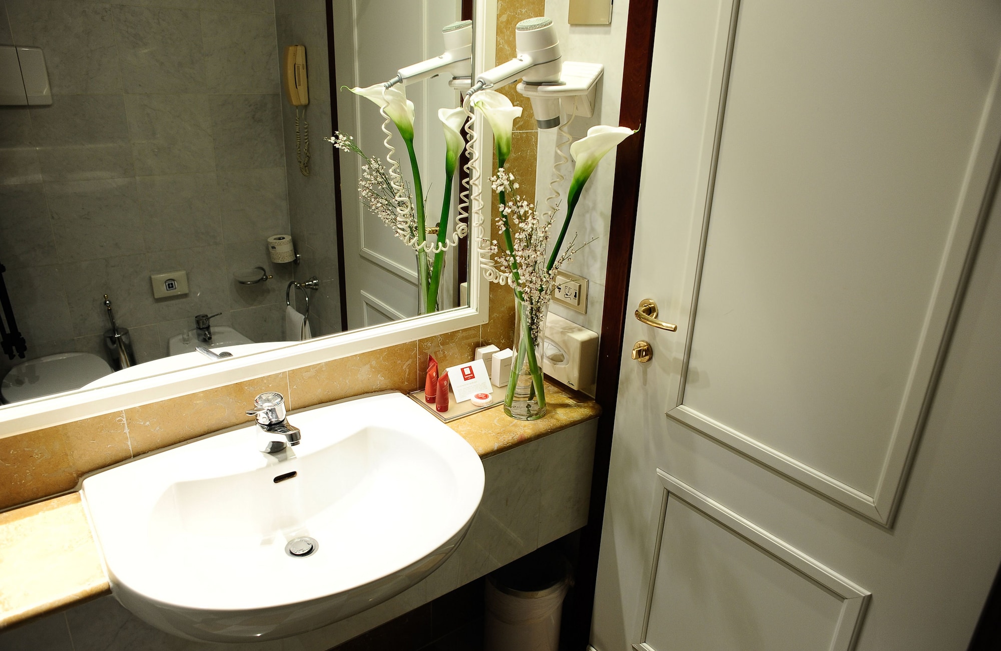 Comfort, Double Bed, Leonardo Hotel Milan City Center 3/11