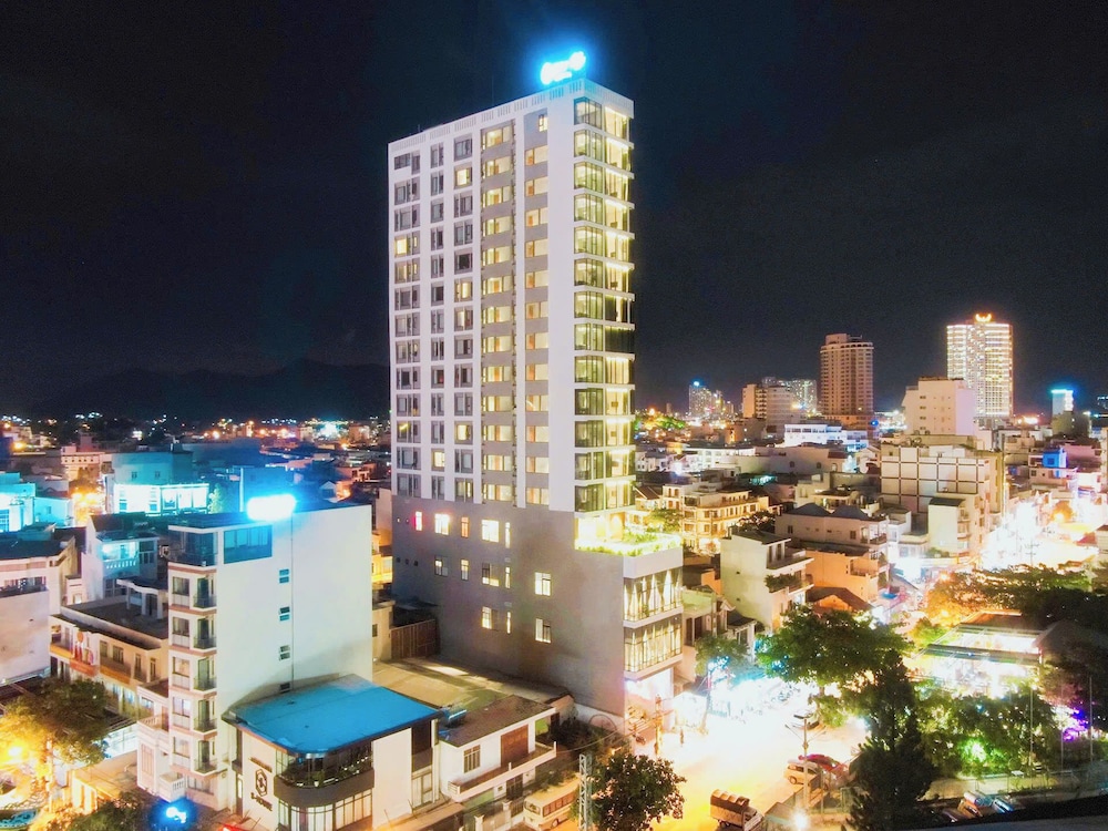Em Oi Hotel 1/49