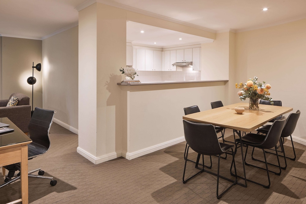 Rydges Darling Square Apartment Hotel 31/43