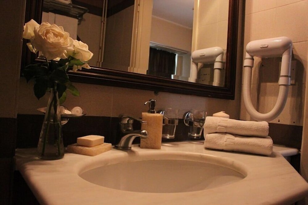 ACHILLION HOTEL 31/42