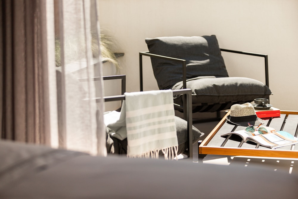 11 Enteka Acropolis Suites 25/50