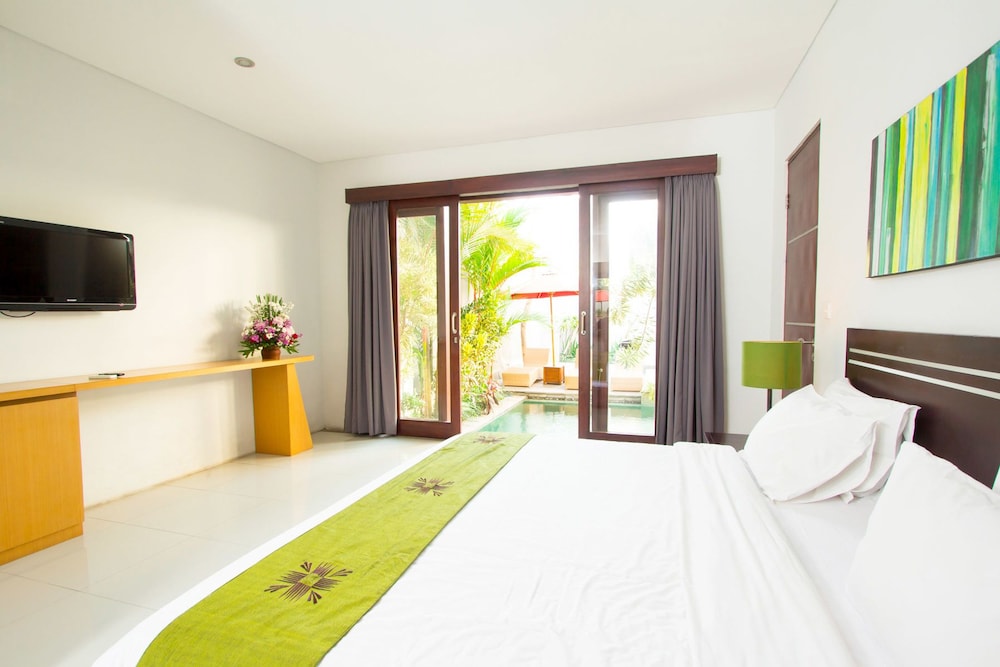 5 BEDROOMS, VILLA