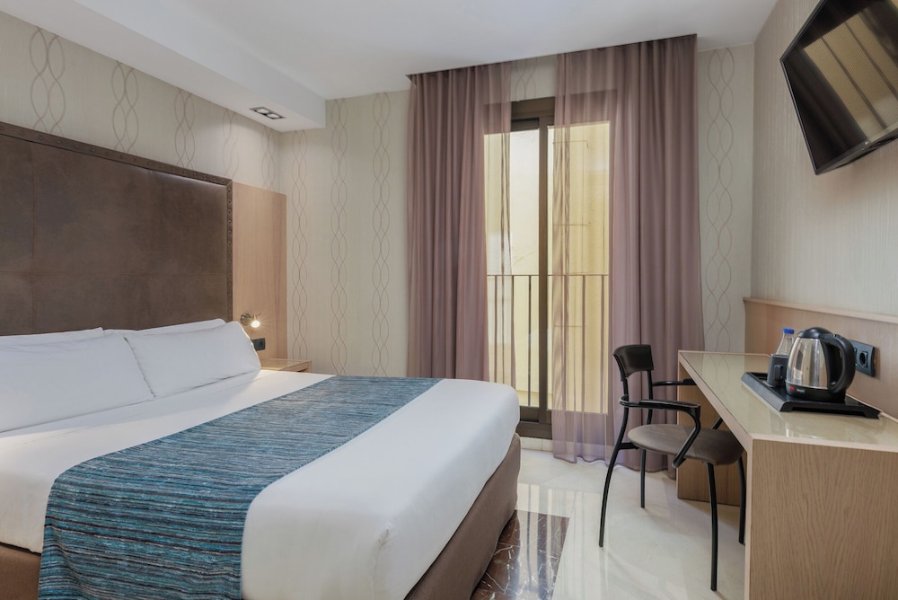 ROOM, TRIPLE