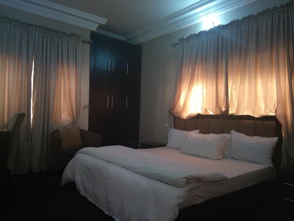 Jat Suites 2/5
