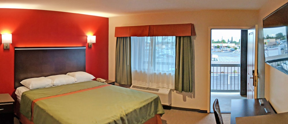 EPIC Hotel Pico Rivera 6/41