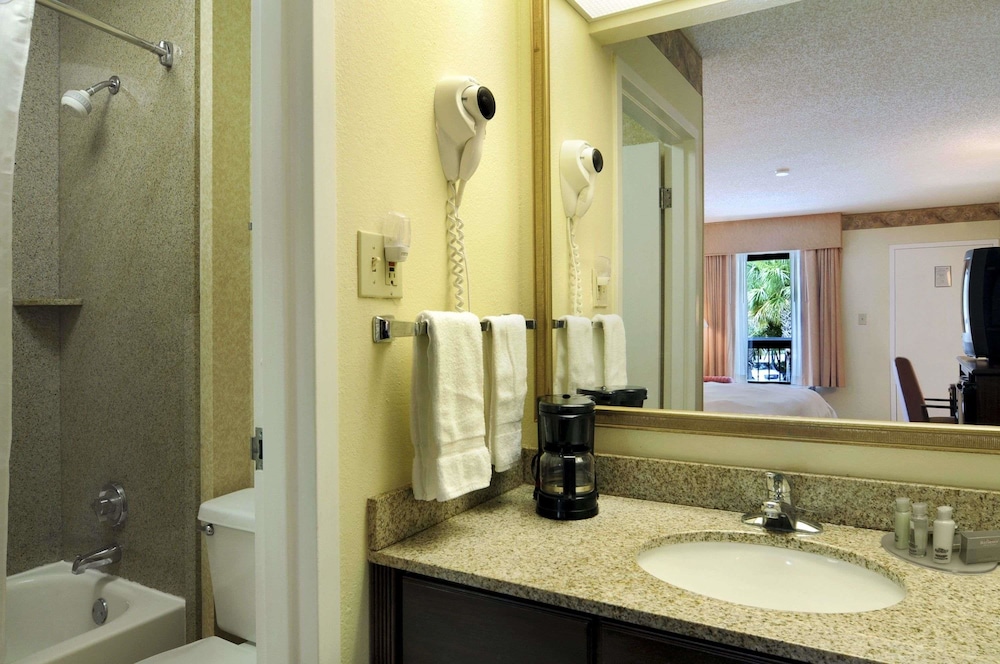 Baymont by Wyndham Tallahassee 27/50