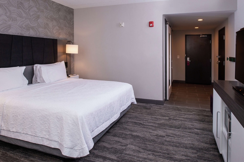 Hampton Inn And Suites Winston Salem Downtown 17/53