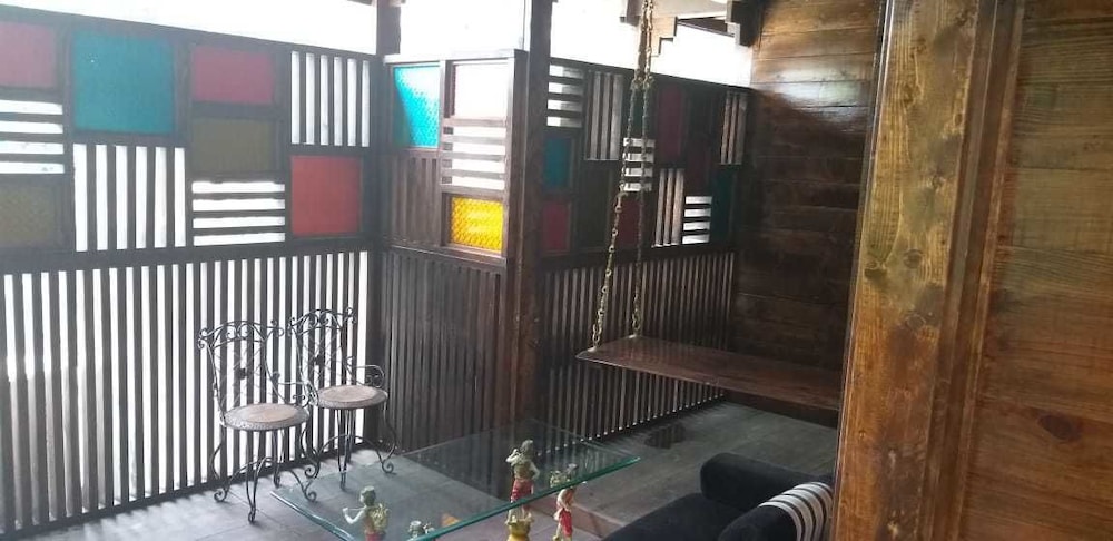 CHACHA INN. 40/77