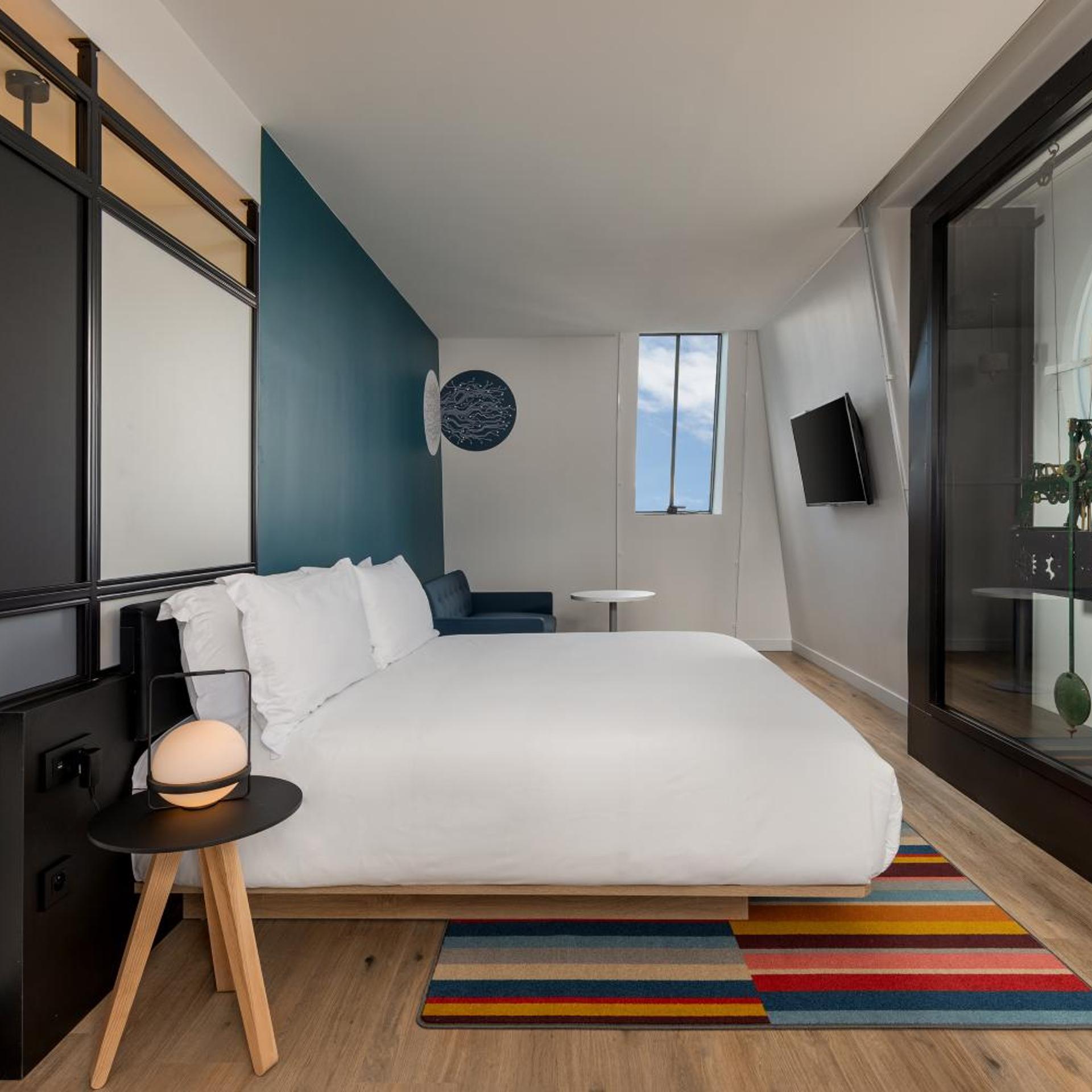 Aloft, Suite, King Bed, City View, Sofa